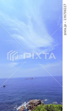青い海と空 136708227