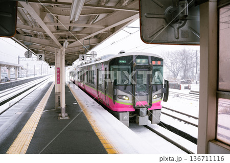 雪降り積もる街の駅 雪降り積もる街の駅 136711116