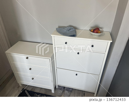dressersnear the door in entrance of appartment 136712433