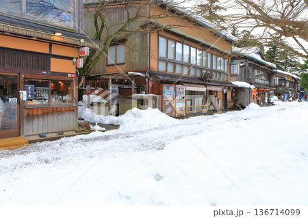 【石川県】白銀の兼六園の江戸町通り（茶店通り） 136714099