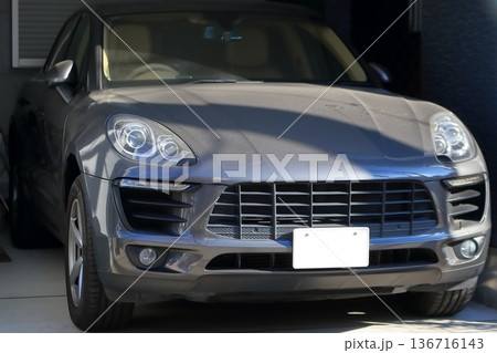 ドイツ製のSUV車両 136716143