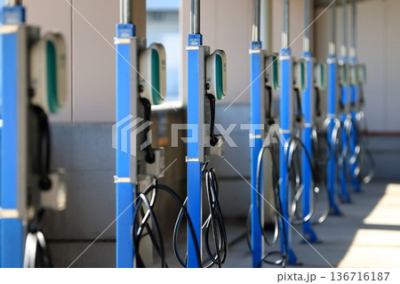 電気自動車の充電器 136716187