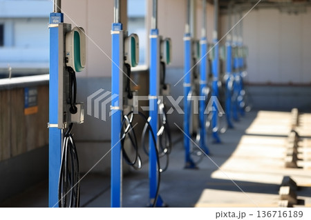 電気自動車の充電器 電気自動車の充電器 136716189