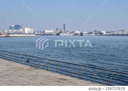 公園と東京湾の風景 136717619