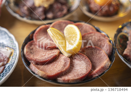 美味しそうなお肉の写真 焼肉 136718494