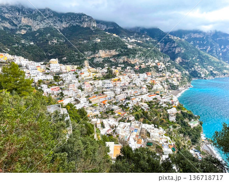 イタリア　アマルフィ・ポジターノの絶景 136718717