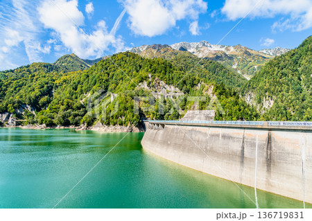 富山 黒部ダムと立山連峰 富山 黒部ダムと立山連峰 136719831