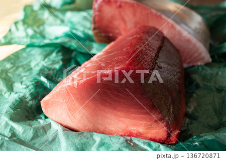 マグロのブロック(2) 136720871