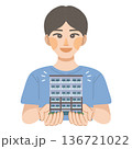 マンションに住む事を決めた、男性のイラスト 136721022