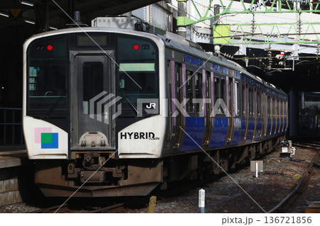 仙台駅を発車する仙石東北ラインHB-E210系気動車(快速:仙台⇔石巻) 仙台駅を発車する仙石東北ラインHB-E210系気動車(快速:仙台⇔石巻) 136721856