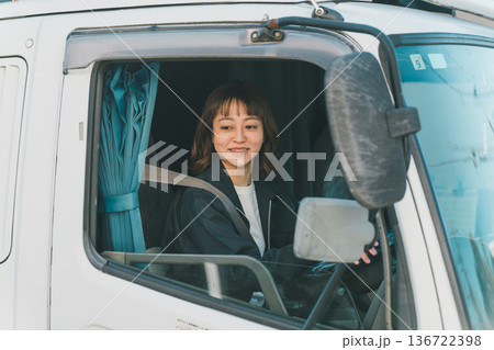 truck driver 136722398