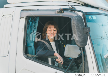 truck driver 136722404