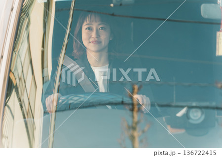 truck driver 136722415