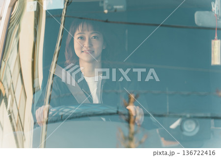 truck driver 136722416