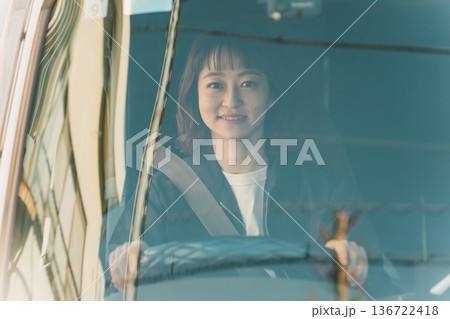 truck driver 136722418