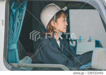 truck driver 136722442