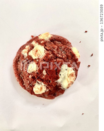 Freshly baked cookies with a golden-brown finish and chocolate chips. Perfectly crisp on the edges with a soft center, offering a delicious, comforting treat for any occasion. 136723089