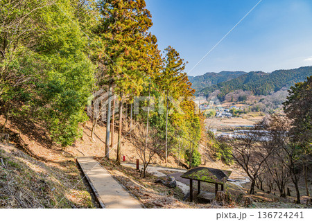 国営飛鳥歴史公園祝戸地区から阪田方面の眺め 奈良県明日香村 国営飛鳥歴史公園祝戸地区から阪田方面の眺め 奈良県明日香村 136724241