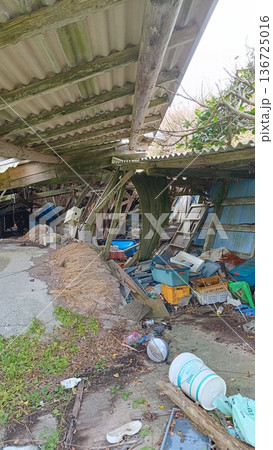 解体される建物 解体される建物 136725016