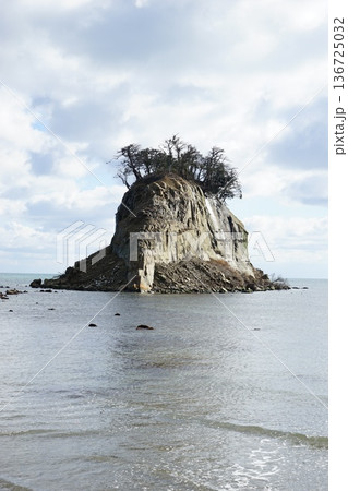 震災後の見附島(軍艦島) 震災後の見附島(軍艦島) 136725032