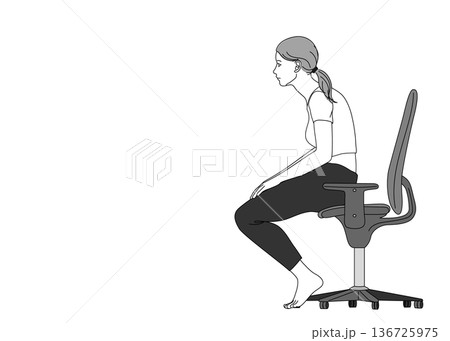 猫背 骨盤前傾の姿勢で椅子に座る日本人女性のイラスト 全身横向き 136725975