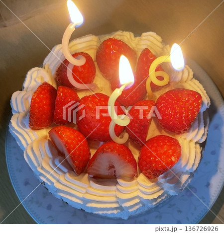 Strawberry cake with soft fluffy layers, topped with fresh strawberries and smooth cream, showcasing vibrant red fruit, delicate textures, and sweet inviting appearance in close-up detail 136726926