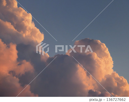 下からわき上がる積雲 136727662