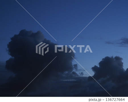 下からわき上がる積雲 136727664