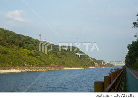Han River bike path 136728195