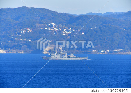 海上自衛隊　浦賀水道　ちよだ　ASR-404　潜水艦救難艦 136729165