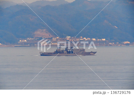海上自衛隊　浦賀水道　ちよだ　ASR-404　潜水艦救難艦 136729176