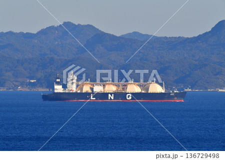 National Gas Shipping　浦賀水道　MUBARAZ　LPGタンカー 136729498