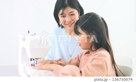 家族の会話 ミシン イメージ 136730074