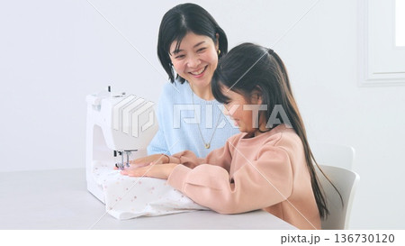 家族の会話 ミシン イメージ 136730120