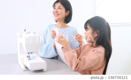 家族の会話 ミシン イメージ 家族の会話 ミシン イメージ 136730121