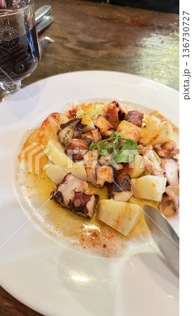 スペイン料理　タコのガリシア風 136730727