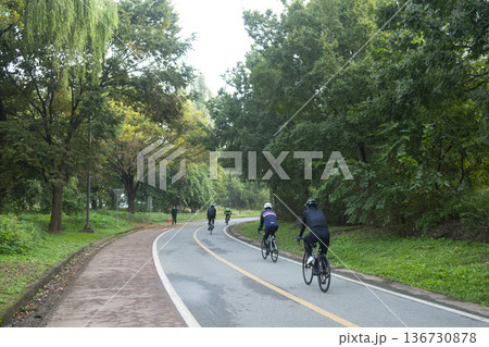 Han River bike path Han River bike path 136730878