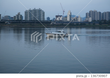 Han River bike path Han River bike path 136730907