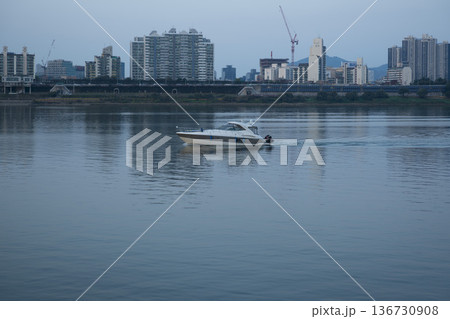 Han River bike path 136730908