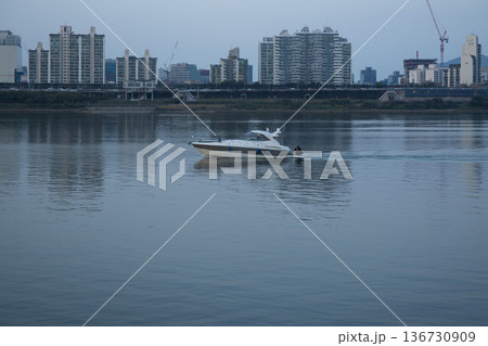 Han River bike path Han River bike path 136730909
