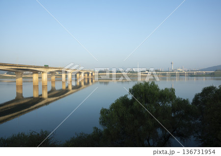 Han River bike path 136731954