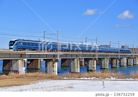 東海道本線　茅ヶ崎－平塚　JR東日本　E261系　RS2編成（大宮）　サフィール踊り子 136732259
