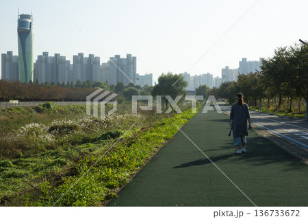 Han River bike path Han River bike path 136733672