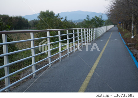 Han River bike path 136733693