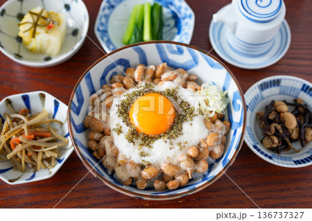 ねばねば丼と繊維質のおかず ねばねば丼と繊維質のおかず 136737327