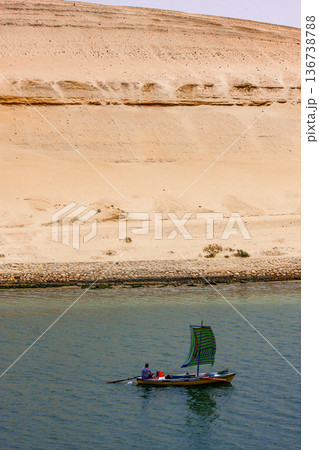 スエズ運河 136738788