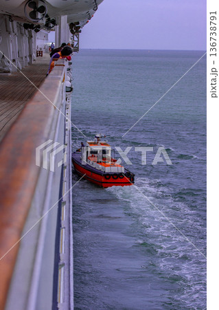 スエズ運河スエズクルーの下船 136738791