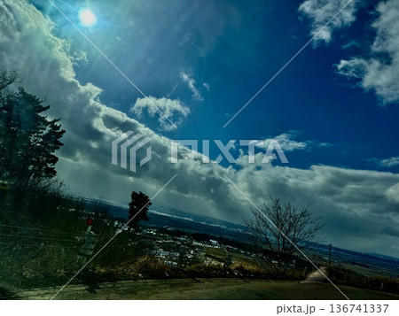 光芒さす空 136741337