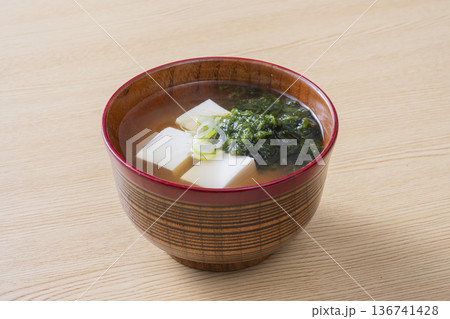 あおさと豆腐のお味噌汁 136741428