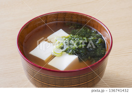あおさと豆腐のお味噌汁 136741432